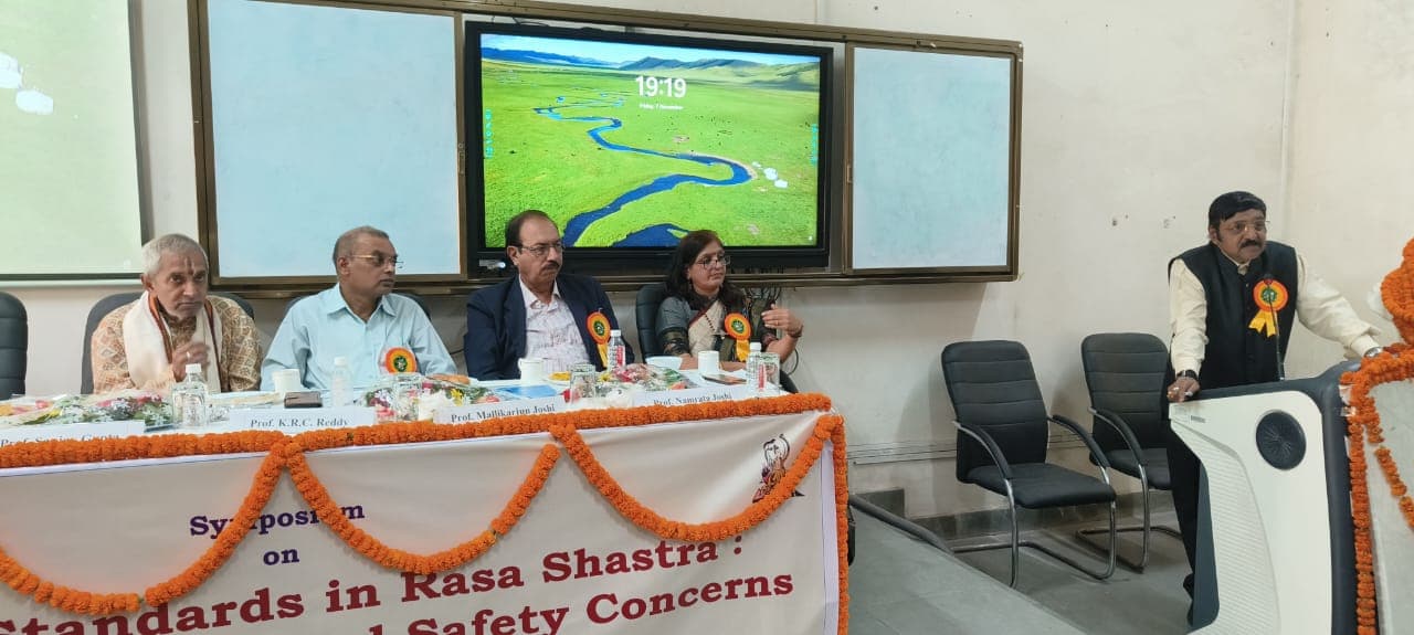 BHU – आयुर्वेद की वैज्ञानिकता और सुरक्षा पर केंद्रित संगोष्ठी सम्पन्न