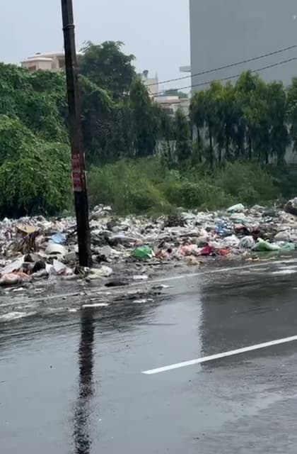 Jalandhar : भारी बारिश में कूड़े का ढेर सड़कों पर, स्वास्थ्य संकट गहराया