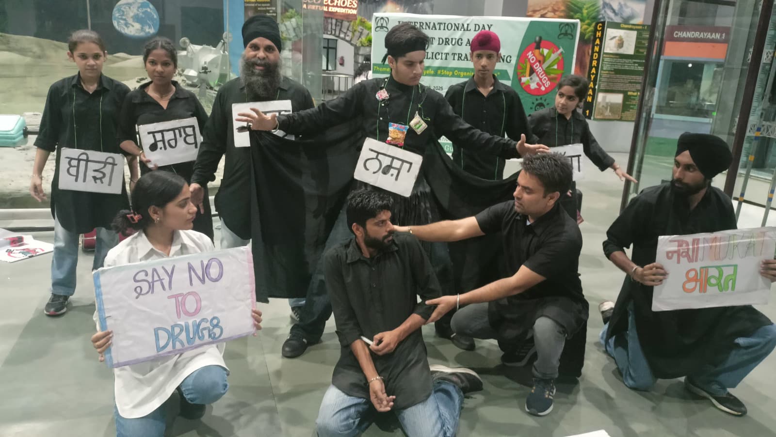 Day against Drug Abuse : नुक्कड़ नाटकों के ज़रिए नशे के ख़िलाफ़ लामबंद होने का आह्वान
