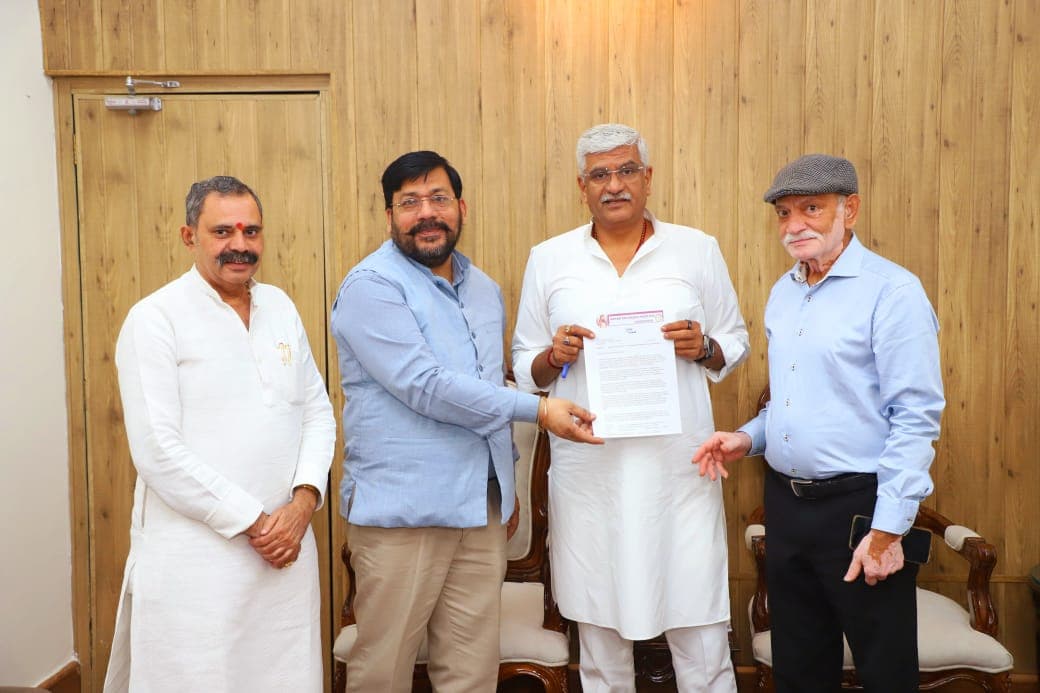 VRHF प्रतिनिधिमंडल ने केंद्रीय मंत्री गजेंद्र सिंह शेखावत के साथ बैठक की