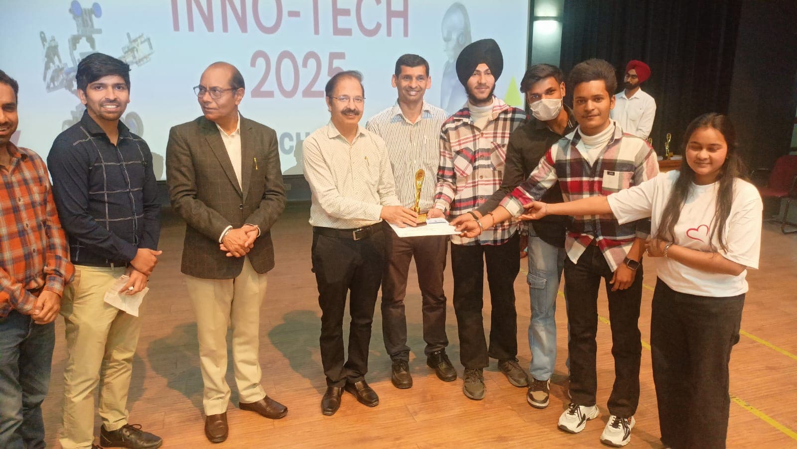 Inno-Tech 2025 में इंजीनियरिंग के विद्यार्थियों द्वारा अत्याधुनिक तकनीकों का प्रदर्शन