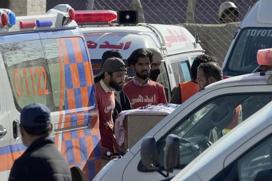 PAKISTAN TRAIN ATTACK: 25 जानें गईं, 33 आतंकवादियों को मार गिराया