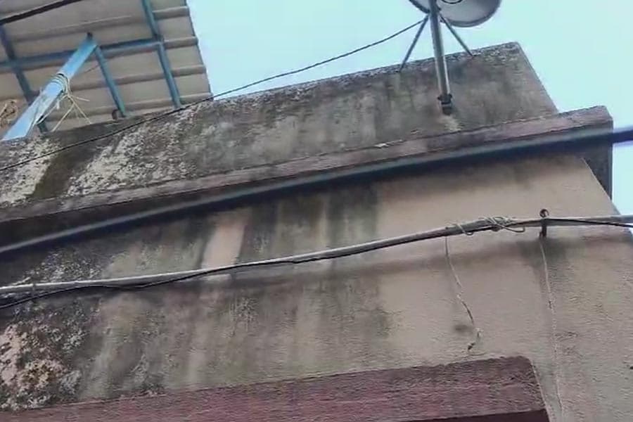 Property Dispute-साढ़े 3 साल के बच्चे समेत परिवार घर में फंदे से लटका मिला