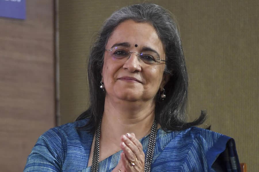 Madhabi Puri Buch, 5 अन्य के साथ FIR निर्देश रद्द करवाने High court पहुंची