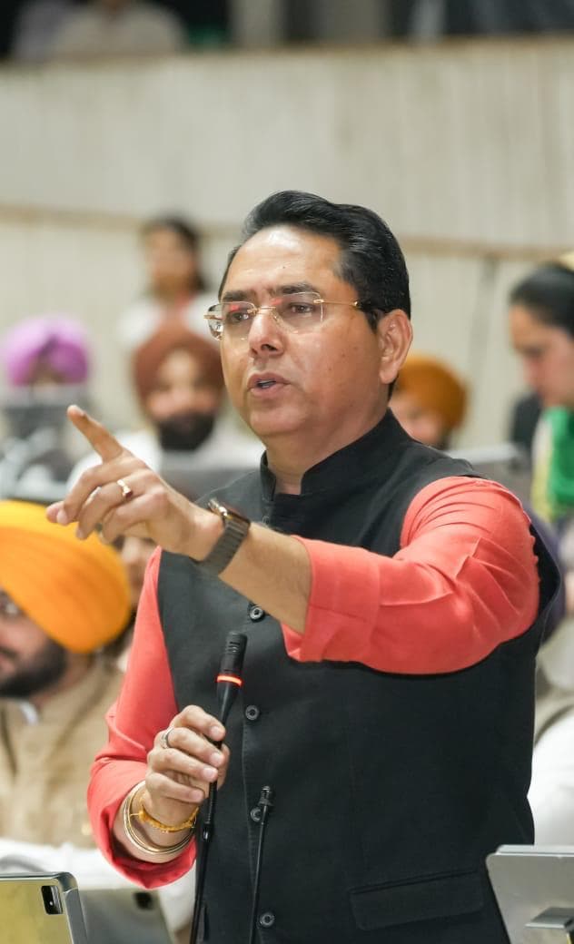 Aman Arora ने भ्रष्टाचार के मुद्दे पर विपक्ष के नेता को आड़े हाथों लिया