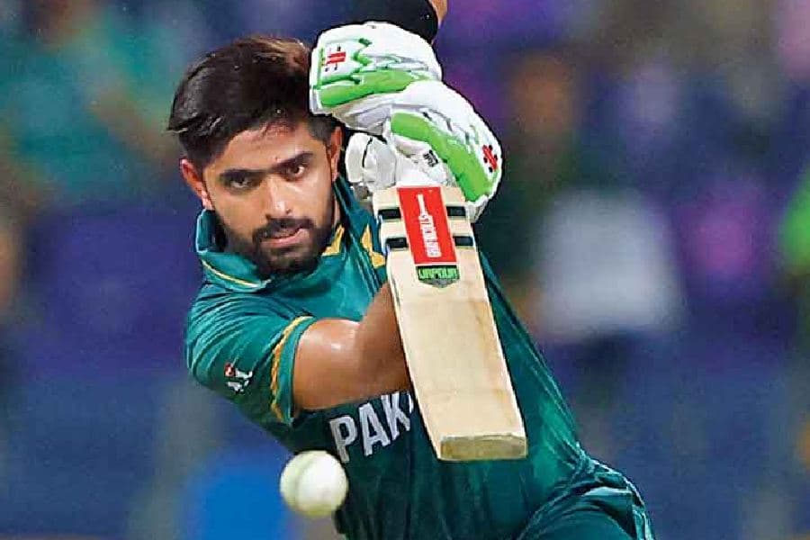 Babar Azam का फ़ोन लाहौर के स्टेडियम में गुम, लोगों ने मज़ाक उड़ाया