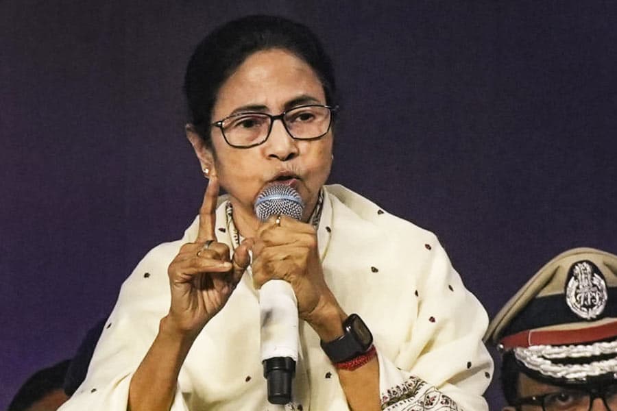 12 Doctor Suspend : ‘नकली IV द्रव’ मामले में ममता बनर्जी ने डॉक्टरों को निलंबित किया