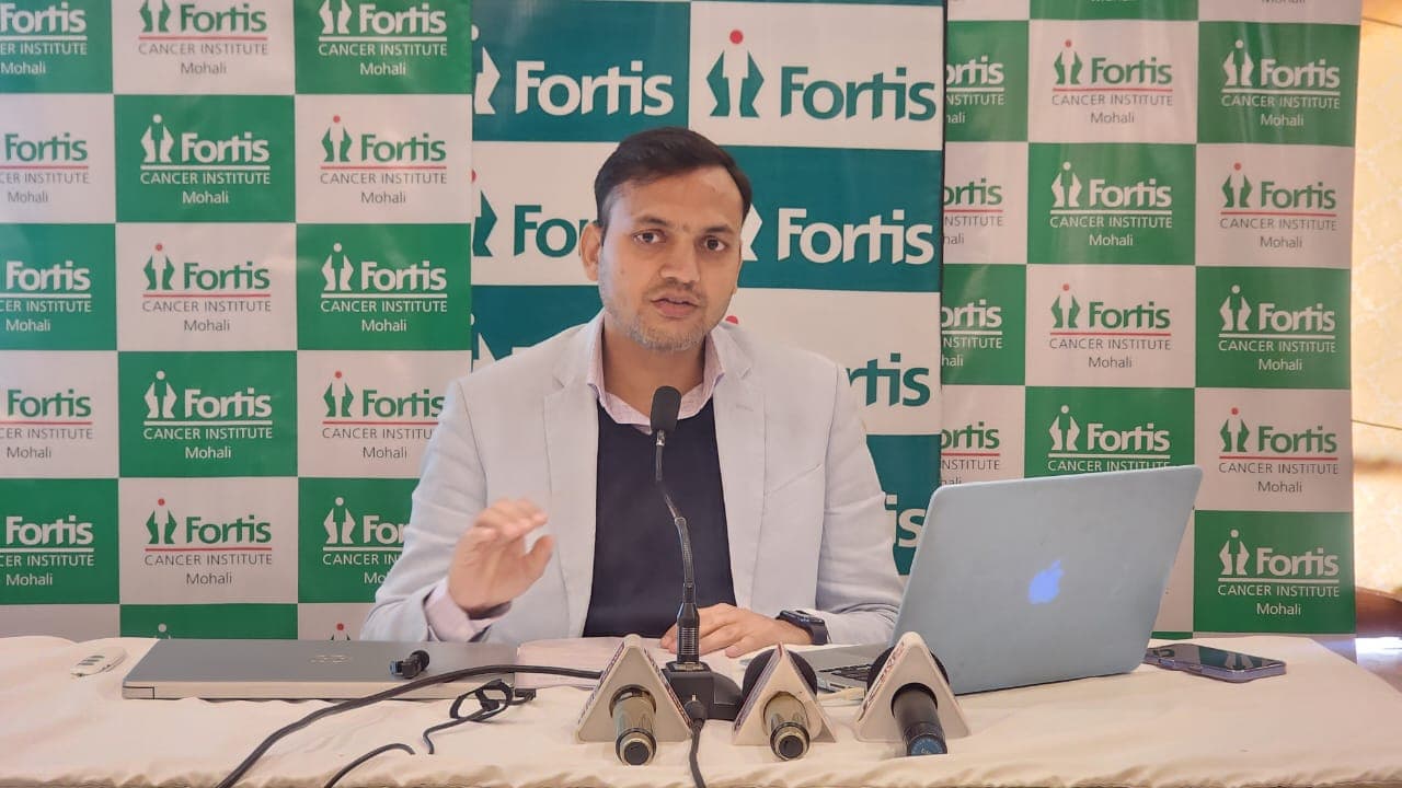 Fortis मोहाली : रोबोट सर्जरी से 79 वर्षीय महिला का स्टेज 3 टॉन्सिल कैंसर का सफल इलाज