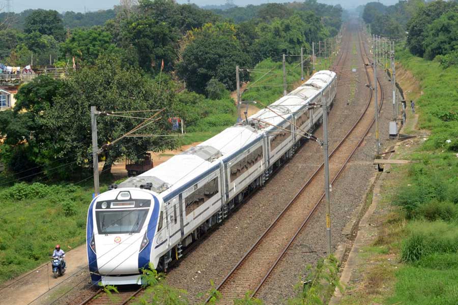 Leave Travel Concession के तहत कर्मचारियों को तेजस, वंदे भारत ट्रेनों से यात्रा करने की अनुमति