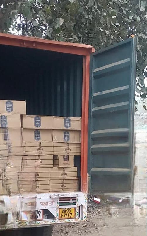 Special Operation Group द्वारा 220 पेटी अवैध शराब के साथ ट्रक काबू