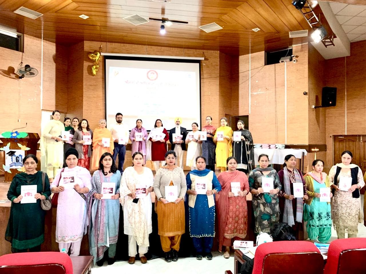 Domestic Violence के बारे में विद्यार्थियों को किया जागरूक