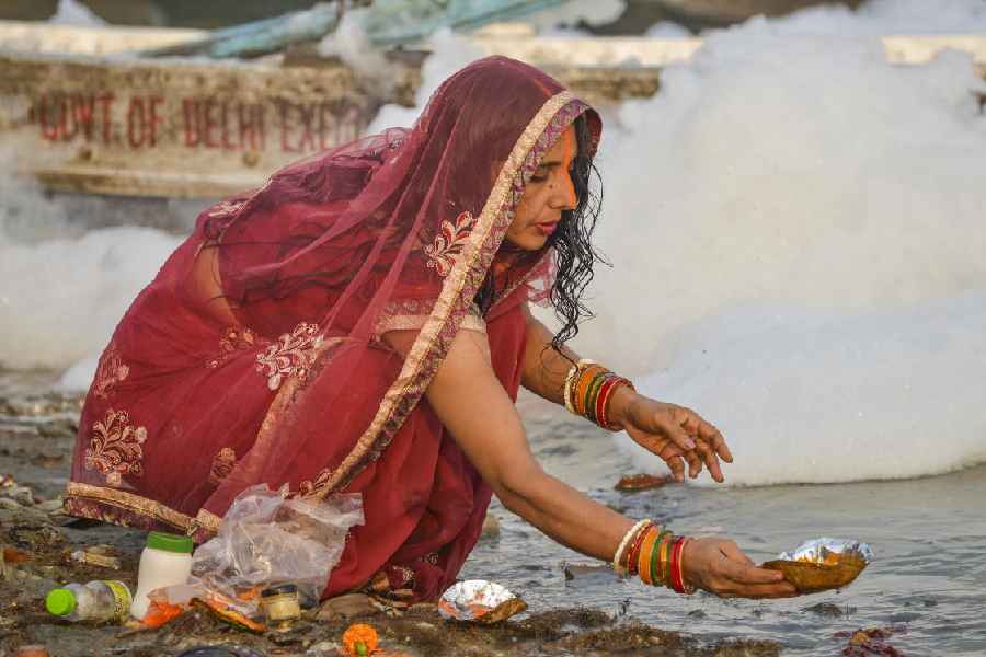Chhath : यमुना अत्यधिक प्रदूषित, श्रद्धालु वहां पूजा नहीं कर सकते: High court