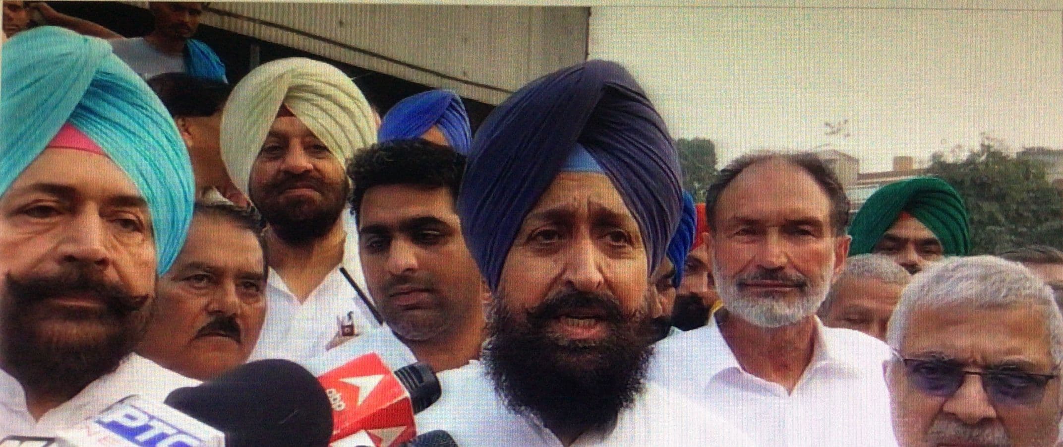 Grain Markets: बाजवा ने अनाज मंडियों का दौरा किया, पंजाब में कृषि संकट की चेतावनी दी