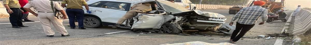 Tragic accident : बरनाला-बठिंडा हाईवे पर डिवाइडर से टकराई कार, मां-बेटे की मौत