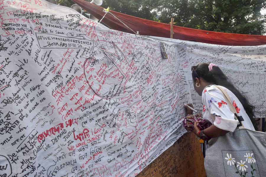 डॉक्टरों के Mass resignation मंजूर नहीं : Bengal govt