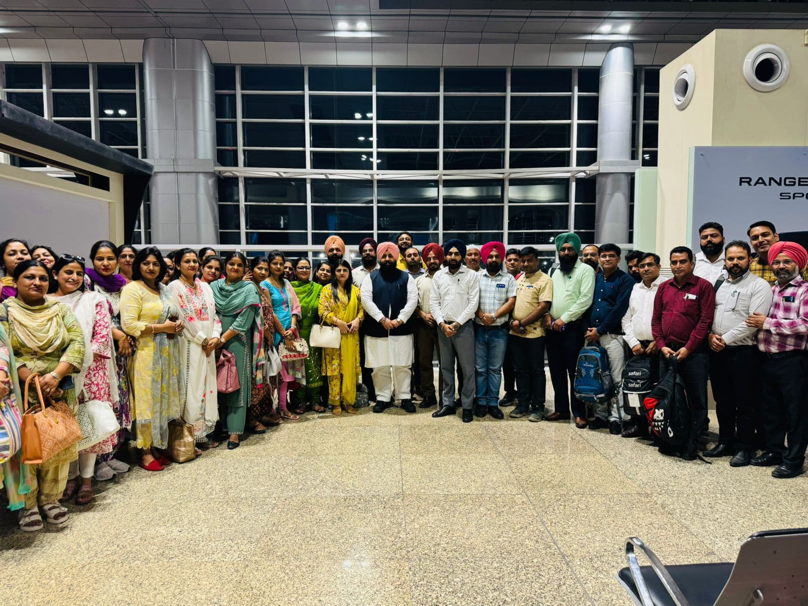 IIM अहमदाबाद में प्रशिक्षण के लिए 50 हैड मास्टर/ हैड मिस्ट्रेस रवाना