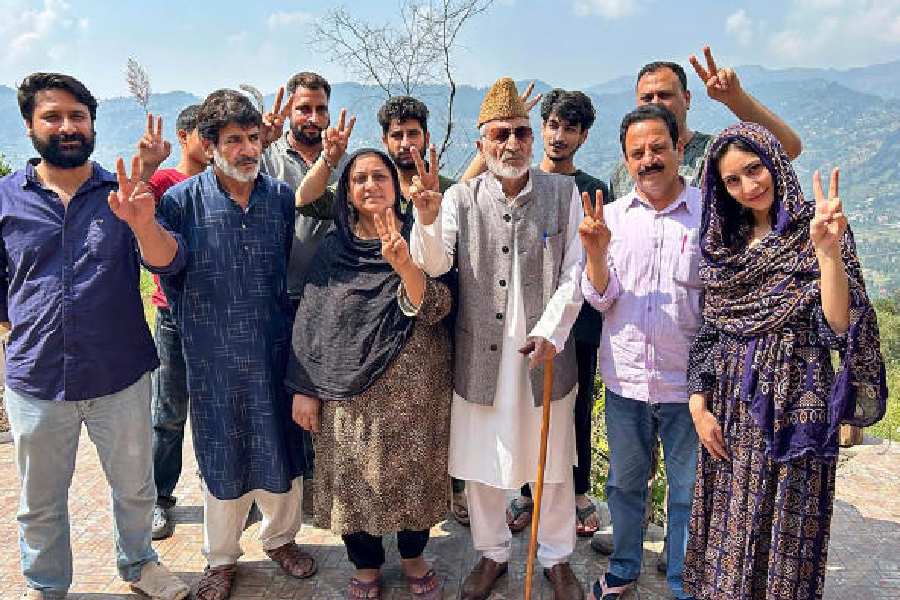 BJP नेता मुश्ताक बुखारी का दिल का दौरा पड़ने से निधन, सूरनकोट से लड़े थे, रिजल्ट आना बाकी