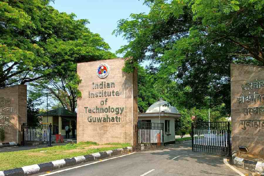 IIT Guwahati : सुसाइड के केस बढ़े, सभी STUDENTS की मेडिकल जांच जरूरी की