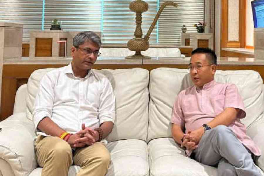 Sikkim CM अखिल भारतीय फुटबॉल महासंघ AIFF के प्रेजिडेंट से मिले, कहा, राज्य में फुटबॉल को बढ़ावा दें