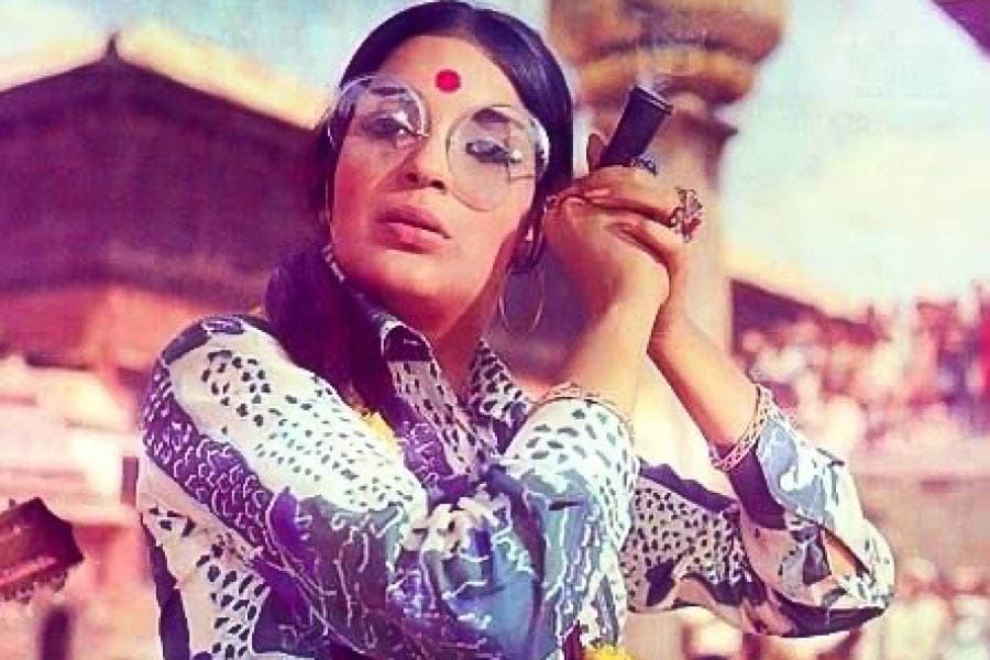 Zeenat Aman "हरे रामा हरे कृष्णा" के सेट पर चिलम पीने के बाद पतंग की तरह उड़ रही थी मैं