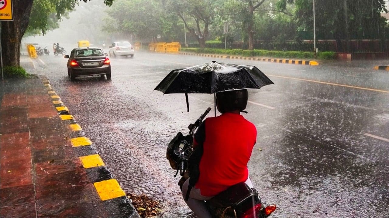 WEATHER UPDATE : जालंधर में बरसे बादल, दिल्ली-एनसीआर में पारा गिरा