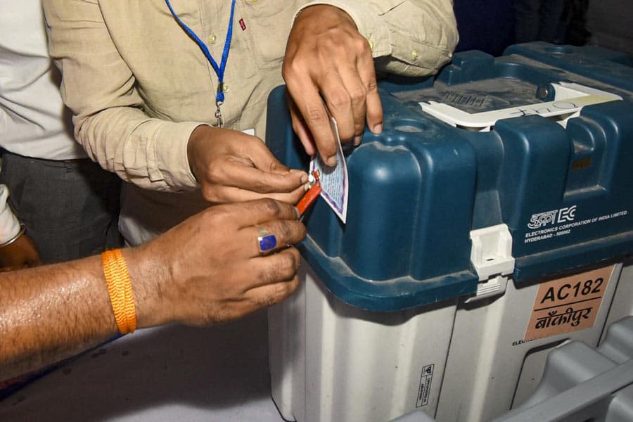 J&K polls : 11 बजे तक 26.72 % वोटिंग, 10 साल बाद हो रहे चुनाव