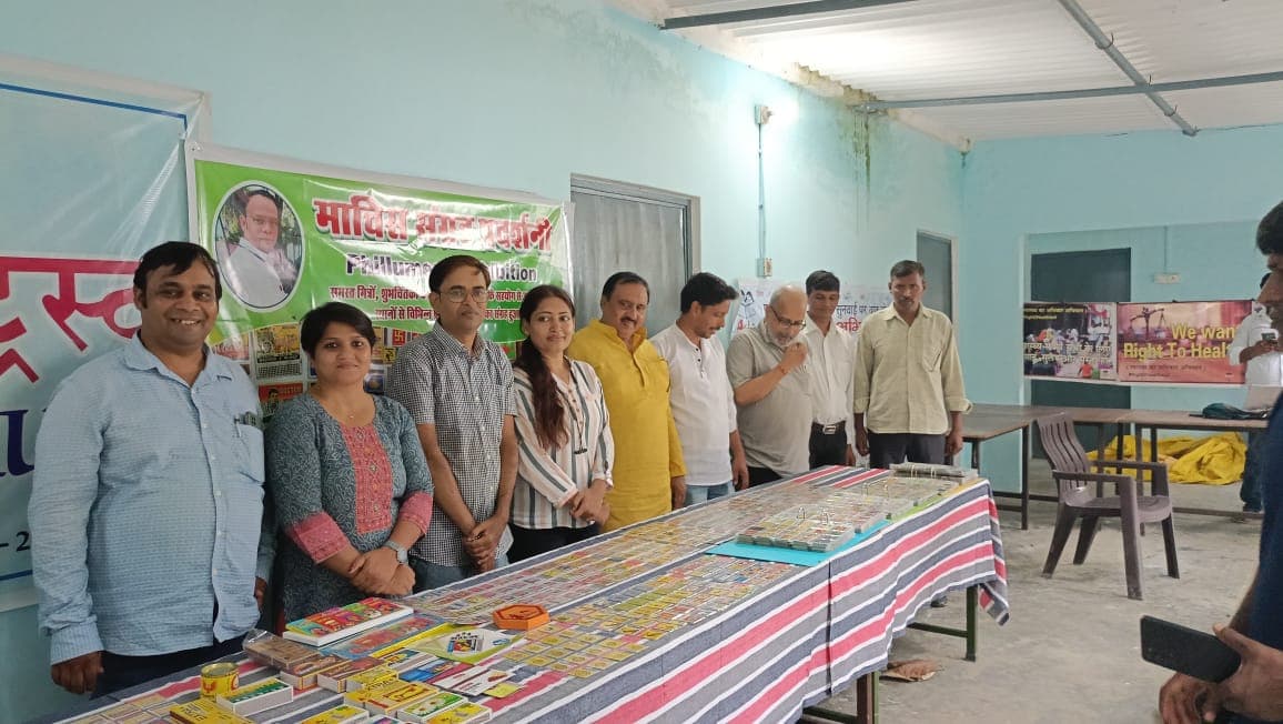 MACHIS COLLECTION : बनारस के पुजारी के पास हैं माचिस की 4500 तरह की डिब्बियां