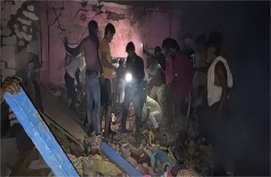 CRACKER FACTORY में ब्लास्ट से 6 लोगों की मौत, 25 से ज्यादा मलबे में दबे