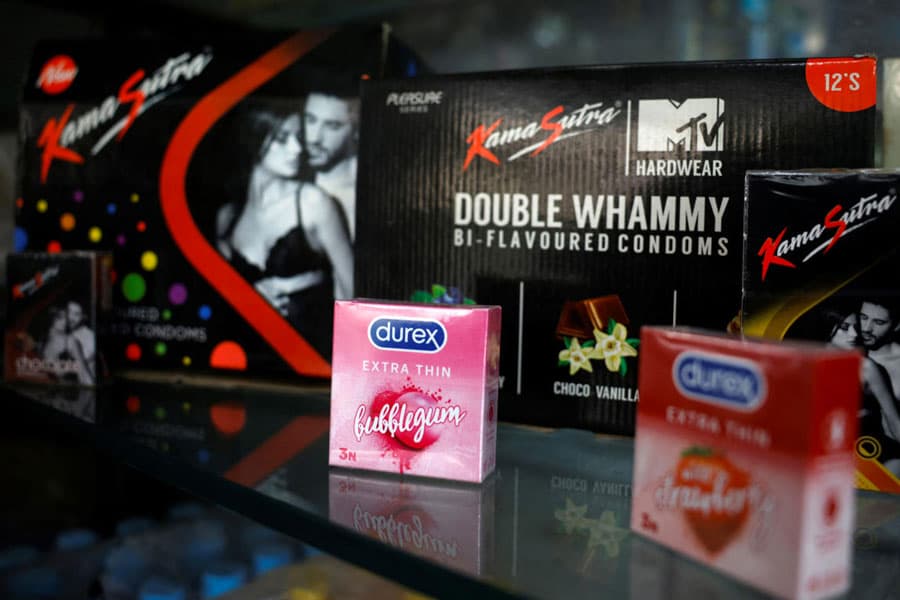 Condom : महिलाएं और गाँव हैं अब टारगेट