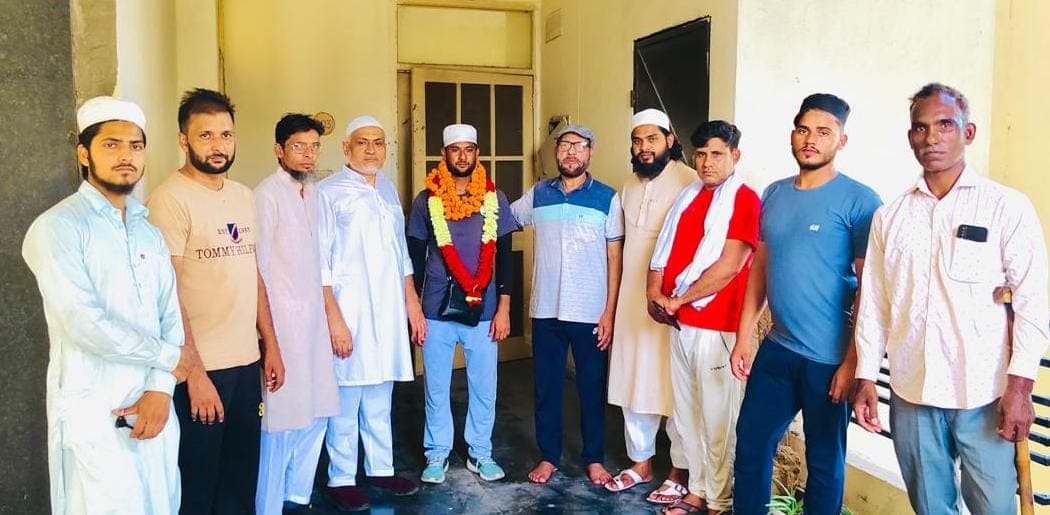 MAKKA की पैदल हज यात्रा के लिए निकले आजाद