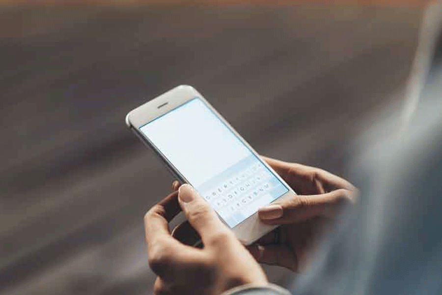 Highways Deaths : 10% मौतों के लिए मोबाइल जिम्मेदार, रेड लाइट जंप की तुलना में 4 गुना अधिक