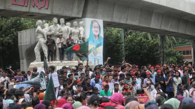 Bangladesh Unrest पर LoPs खड़गे, राहुल गांधी सर्वदलीय बैठक में शामिल