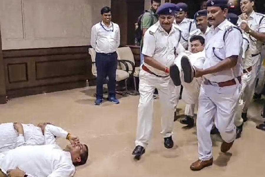 Jharkhand Assembly : 18 BJP MLAs अमर्यादित आचरण पर suspended