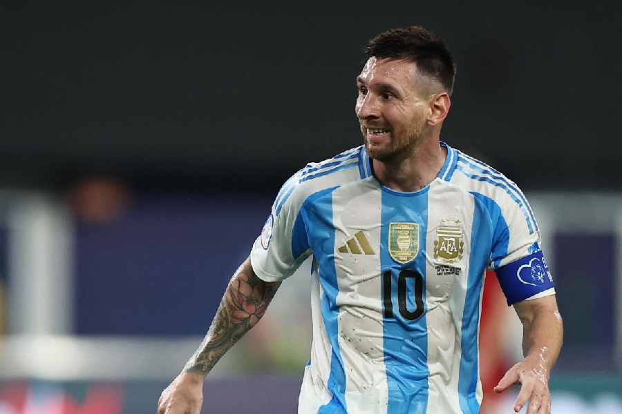Messi अर्जेंटीना के खिलाड़ियों के नस्लवादी नारे के लिए माफी मांगे
