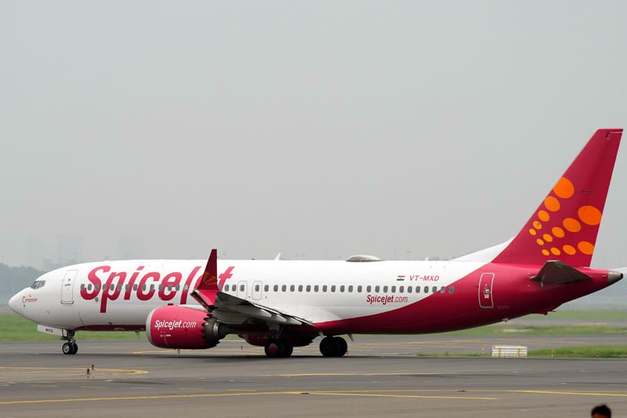 SpiceJet कर्मचारी गिरफ्तार, एयरपोर्ट पर CISF कर्मी को थप्पड़ मारा
