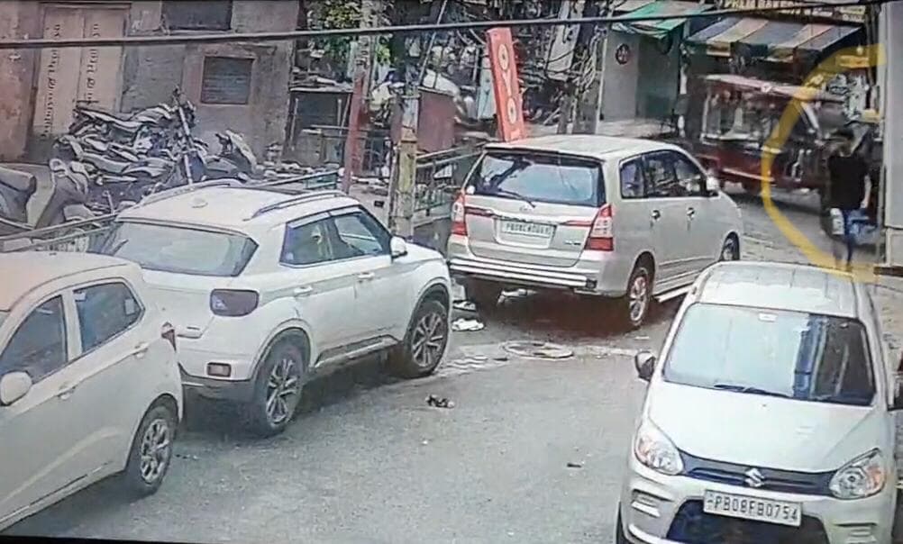 BIKE STOLEN : चोर साथ लाया था चाबी का गुच्छा, रेकी के बाद उठाई बाइक
