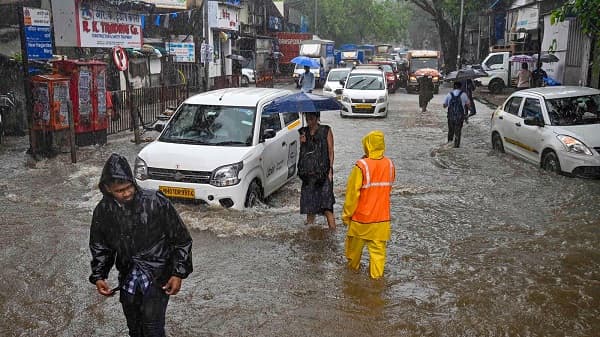 RAIN UPDATE : मुंबई, जयपुर में बारिश से जनजीवन रुका