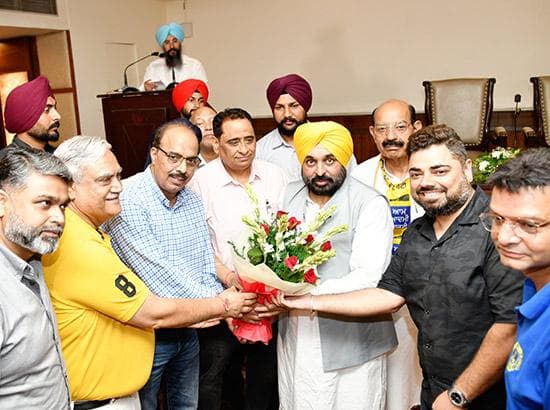 CM MAAN जालंधर के विभिन्न व्यवसायों से जुड़े व्यापारियों से मिले