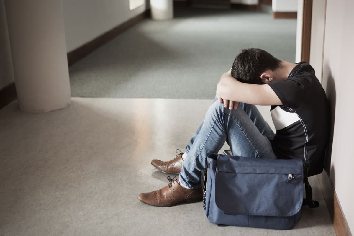 ITI professor ने कम नंबर का डर देकर छात्रों से साफ़ कराया टॉयलेट