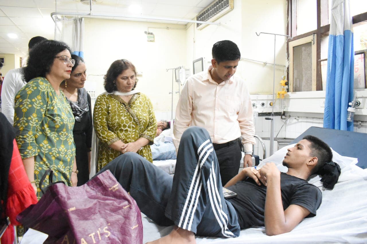 DC IN CIVIL HOSPITAL: डेंगू, मलेरिया, चिकनगुनिया से निपटने की तैयारियों का जायज़ा