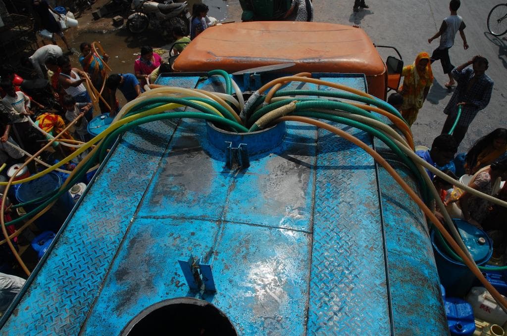 Water Mafia : पूरे देश में पानी के लिए हाहाकार, सरकारें देख रहीं तमाशा