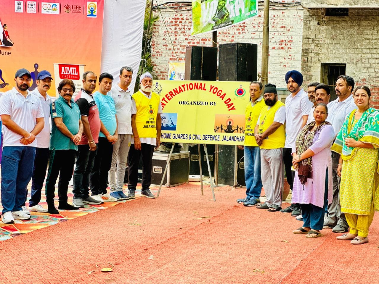 JALANDHAR : सिविल डिफेंस ईएसआई की टीम ने योग किया, जागरूकता फैलाई