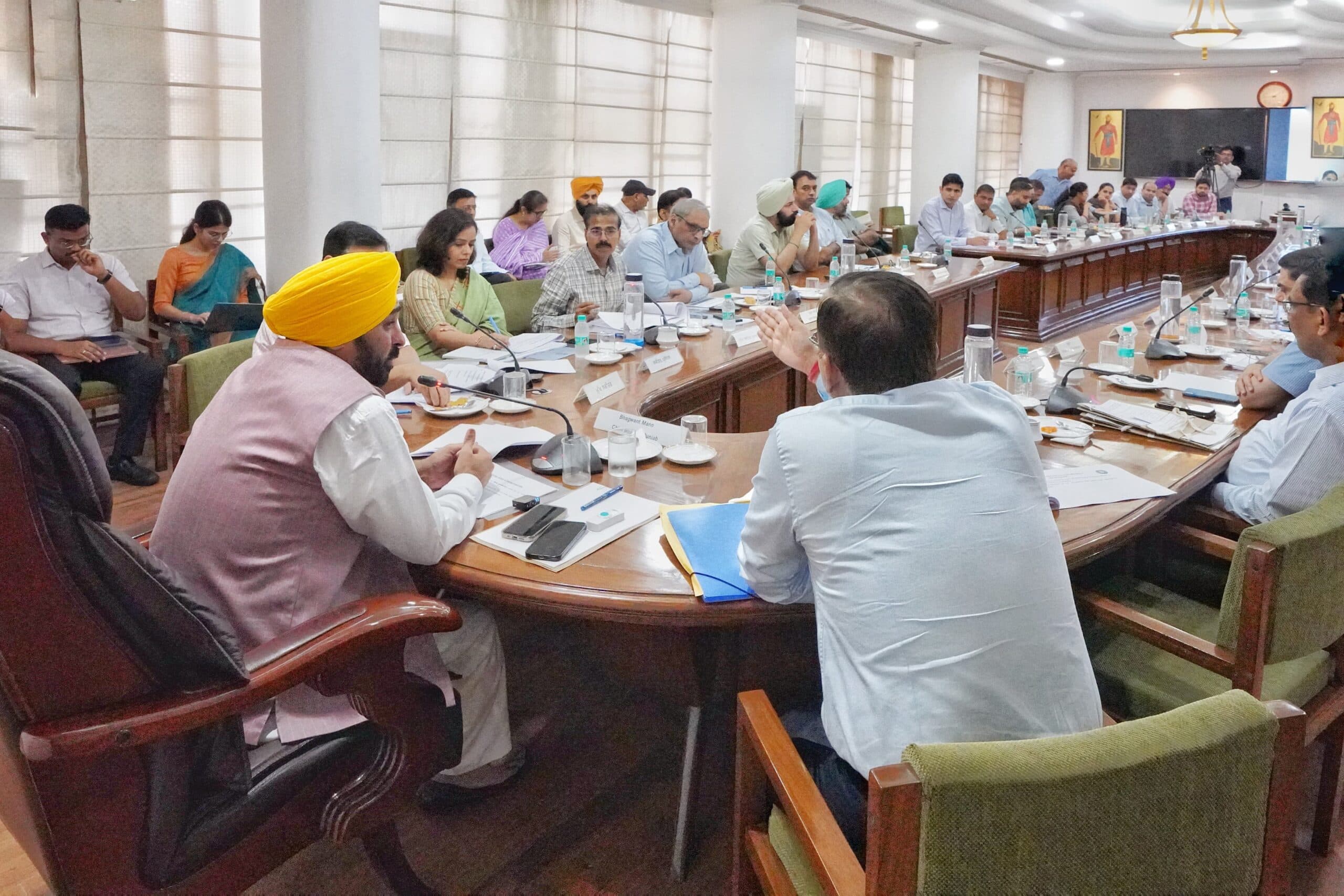 Govt. Offices में यदि लोग परेशान हुए तो DC होंगे जवाबदेह