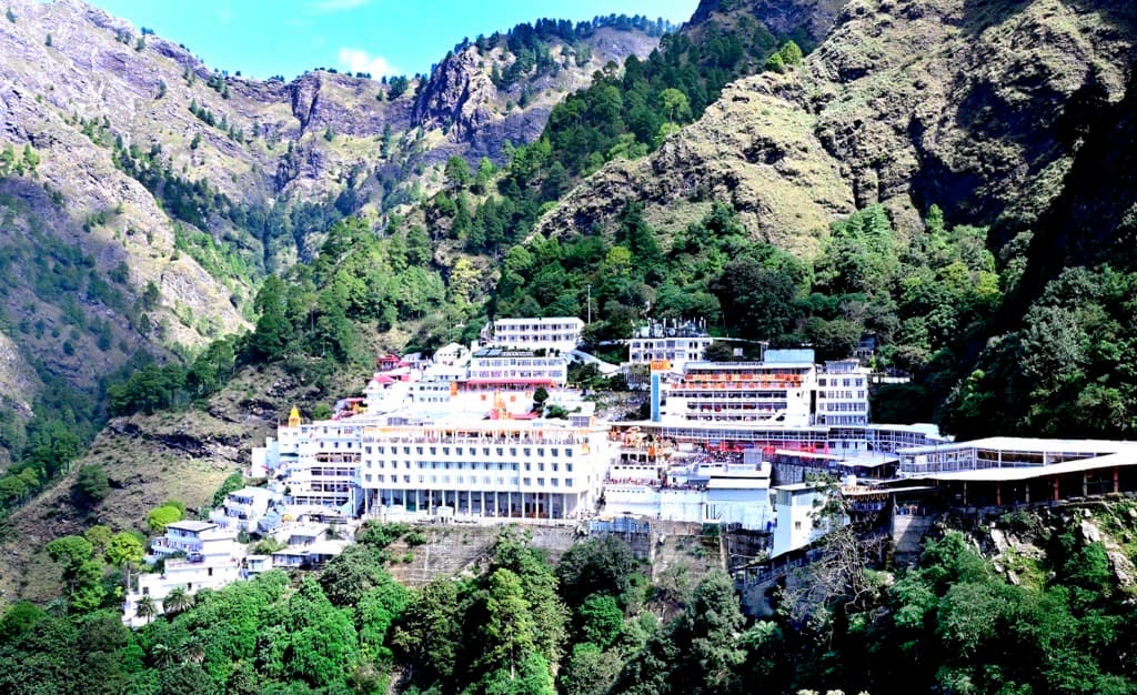 Maa Vaishno Devi : श्रद्धालुओं के लिए बड़ी खबर, पढ़ें बोर्ड ने क्या कर दिया