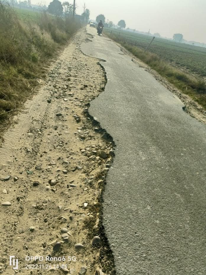 KARTARPUR-KISHANGARH ROAD बुरी तरह टूटी