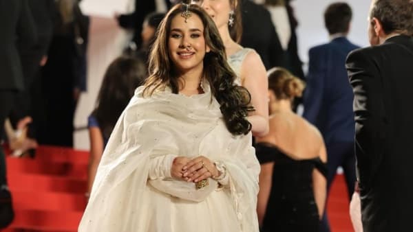 Salwar-kameez at Cannes 2024: पंजाबी गायिका सुनंदा शर्मा का जलवा