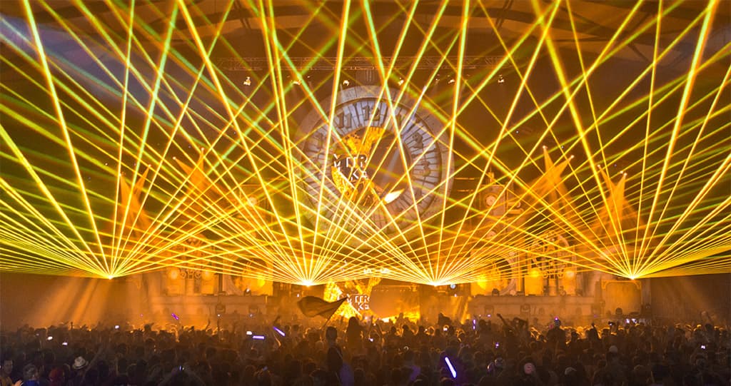 Pilots की शिकायत-लेजर लाइट शो से ध्यान भटकता है, Airport के आस-पास शो बैन