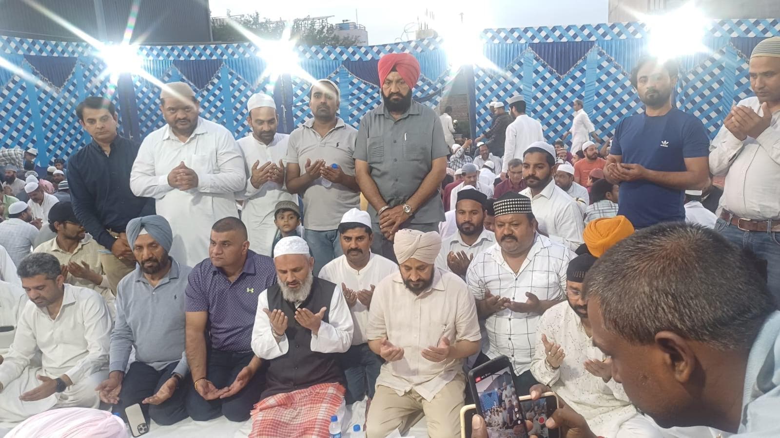 Congress leader Channi ने मुस्लिम समुदाय को दी ईद की बधाई, इफ्तारी में शामिल हुए