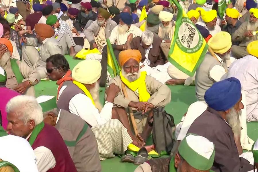 किसान मजदूर महापंचायत में भाग लेने के लिए रामलीला मैदान में जुटे, केंद्र के खिलाफ जमकर नारेबाजी