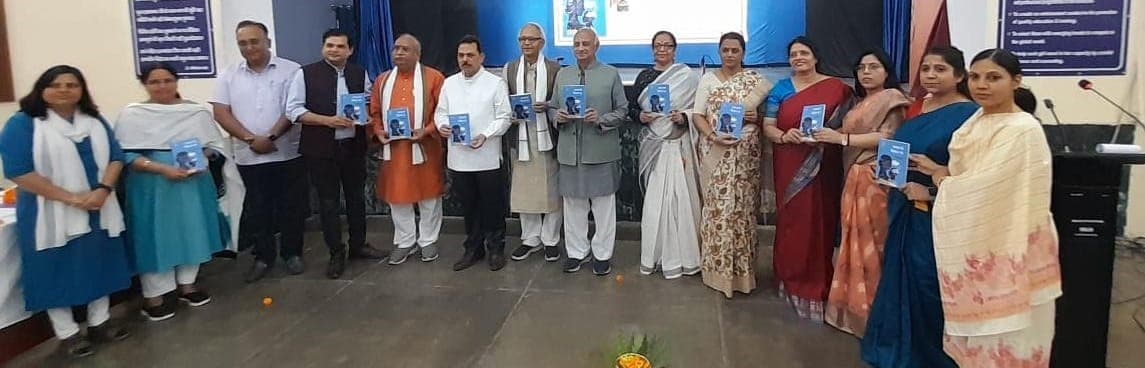 ‘बारूद के बिस्तर पर’ पुस्तक का विमोचन, लेखक प्रो. अनूप ने कहा, गज़लें आवाम की बात करती हैं